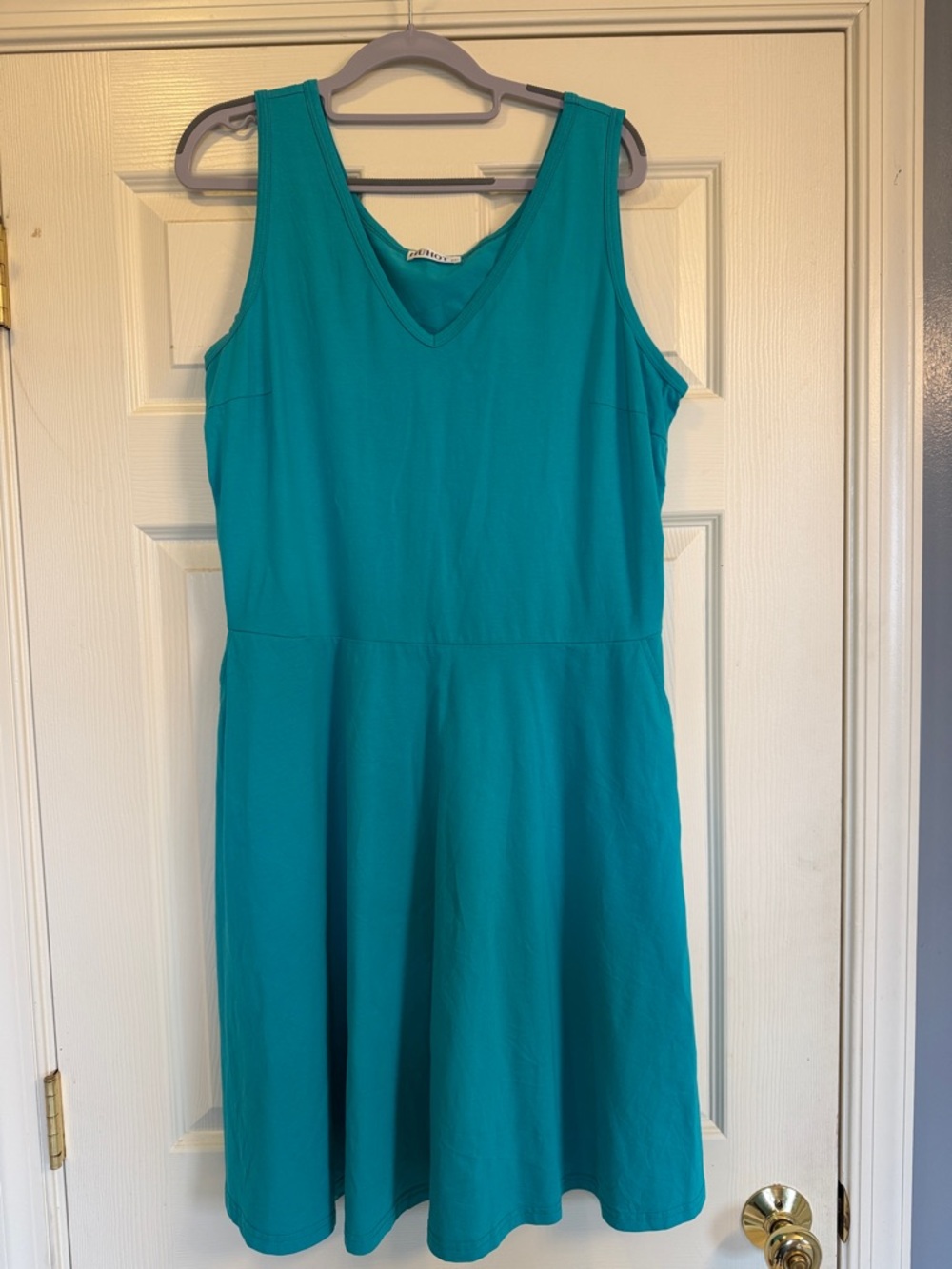 Sleeveless V-Neck Midi Dress in Teal